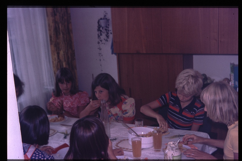 22.Delft aug 1975 Yvonne,Marion,Annette,Peter.JPG